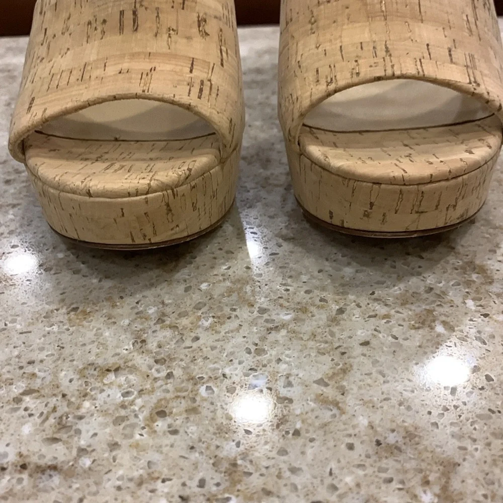 NWOT Veronica Beard Dali Platform in Natural Size 9